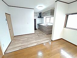 水戸市笠原町　再生住宅 4LDKのリビング/ダイニング