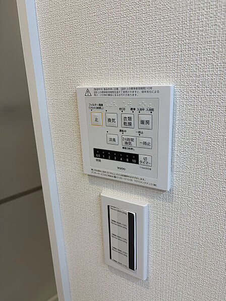 最上階・角部屋ならではの開放感を楽しめる住まい。窓からは川を望む心地よい眺望が広がります。84m2超のゆとりある4LDKで、ご家族それぞれの時間も大切にできる住空間です。