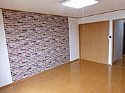 10.5帖の広々したきれいなお部屋です。室内をご見学いただけます。