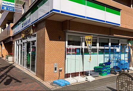 ファミリーマート三鷹南店 徒歩1分