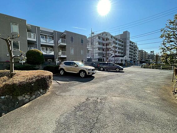 敷地内に駐車場...