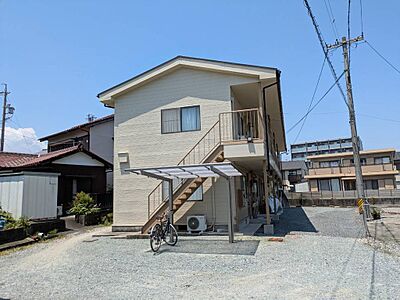 外観:三重大学から自転車8分程の高台に近いエリアの学生様専用物件です 外観:三重大学から自転車8分程の高台に近いエリアの学生様専用物件です