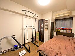 [寝室] 木の温もりがやさしいフローリングは安らぎをもたらす住空間