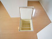 1階のお部屋には床下収納があります