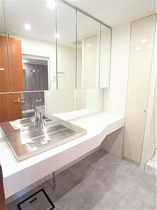 二人並んでもゆ...