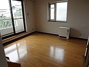 12.3帖洋室は日当たり良く快適