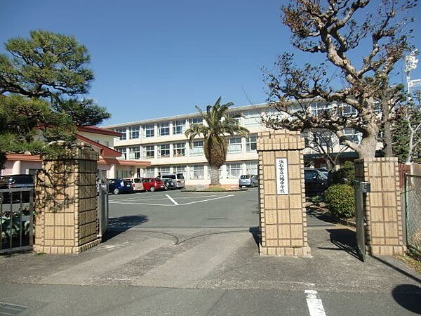画像29:浜松市立八幡中学校 637m