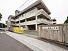 周辺：小城市立桜岡小学校（711m）