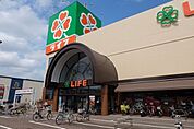 ライフ新座店 995m