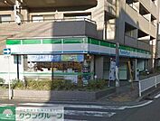★★ファミリーマート 徒歩3分。コンビニ 210m