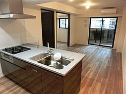 JR山手線 渋谷駅 徒歩8分の賃貸マンション 4階2LDKのリビング/ダイニング