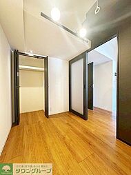 東京メトロ丸ノ内線 四谷三丁目駅 徒歩4分の賃貸マンション 13階1SLDKのリビング/ダイニング