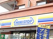 ミニストップ 徒歩4分。コンビニ 250m