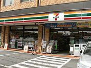 セブンイレブン 879m