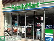 ファミリーマート目黒三田通り店 徒歩5分。 330m