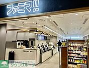 ファミマ麻布台ヒルズ店 徒歩2分。 120m