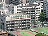周辺：港区立御成門小学校 432m