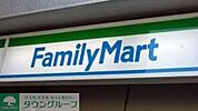 ファミリーマート護国寺駅前店 徒歩7分。コンビニ 530m