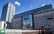 新宿タカシマヤ 徒歩13分。 970m