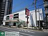 周辺：ユニクロ王子神谷店 徒歩11分。ショッピングセンター 860m