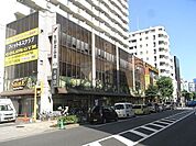よしや仲宿店 663m