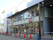 ユニクロ仙川駅前店 256m