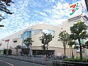 イトーヨーカドー国領店 724m