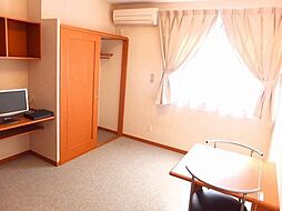 レオパレス三咲 205 2階1Kのリビング/ダイニング