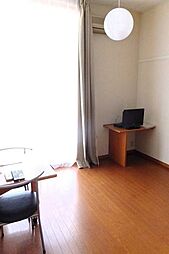 レオパレスＱＢＥ 204 2階1Kのリビング/ダイニング