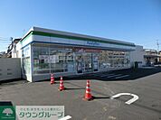 ファミリーマート 徒歩3分。コンビニ 220m