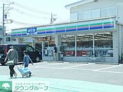 スリーエフ百合丘三丁目店 徒歩10分。コンビニ 750m
