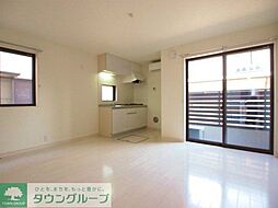 バレンシア 102 1階ワンルームのリビング/ダイニング