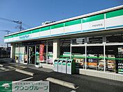 ファミリーマート戸田本町店 徒歩9分。コンビニ 650m