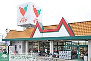 コモディイイダ榛松店 徒歩10分。スーパー 800m