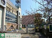 杉並区立杉並第四小学校 徒歩9分。小学校 720m