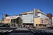 イオンモール多摩平の森 722m
