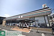 セブンイレブン草加西町保健所通り店 徒歩3分。 240m