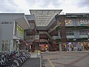 八潮駅南口ショッピングモール 290m