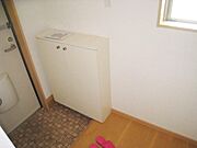 ★窓付きの明るい玄関です★
