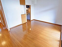 多摩都市モノレール 万願寺駅 徒歩3分の賃貸マンション 1階2LDKのリビング/ダイニング