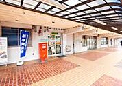 鶴川団地内郵便局 町田市立鶴川図書館 1093m
