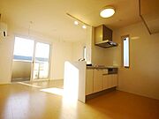 ★キッチン側からみたリビングです★