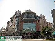 オーパ 徒歩3分。ショッピングセンター 200m