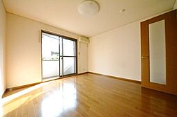 エターナル・ヒル 203 2階1Kのリビング/ダイニング