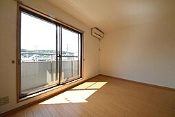 トライブロス 201 2階1Kのリビング/ダイニング