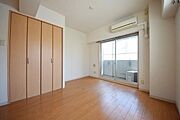 ★6.38帖の洋室・きれいなフローリングのお部屋です★