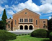 一橋大学 1561m
