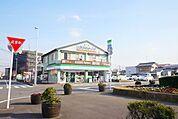 ファミリーマート土呂駅前店 徒歩9分。コンビニ 690m