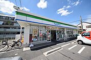 ファミリーマートさいたま日進町二丁目店 徒歩5分。コンビニ 390m