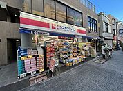 ココカラファイン 徒歩6分。 440m